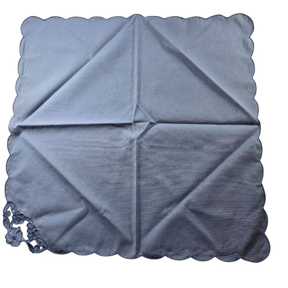 Four napkins four matching placemats Blue Fabric Scalloped Edges Floral Detail - Picture 2 of 12